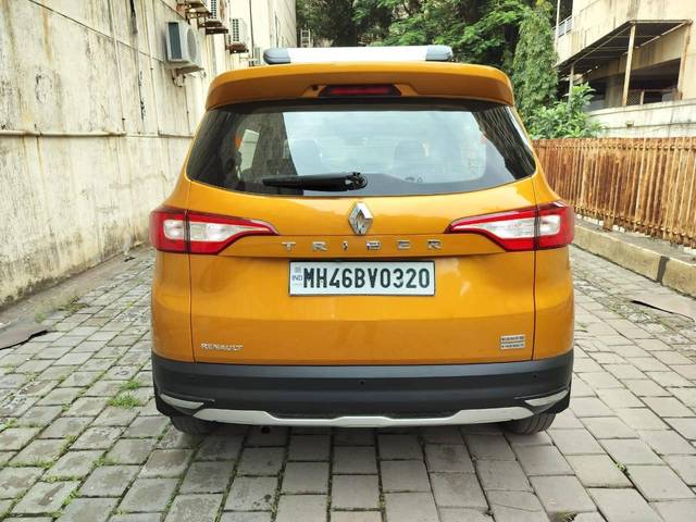 https://images10.gaadi.com/usedcar_image/4563260/original/processed_4df0aa5eaf0c32e3e826b6f4dc9816ed.jpeg?imwidth=6402