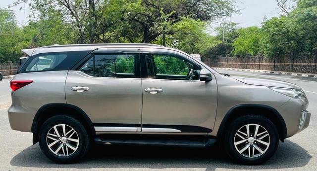 https://images10.gaadi.com/usedcar_image/4563261/original/d3f17c0bb1c7814561b6bb60f21a871c.jpg?imwidth=6401