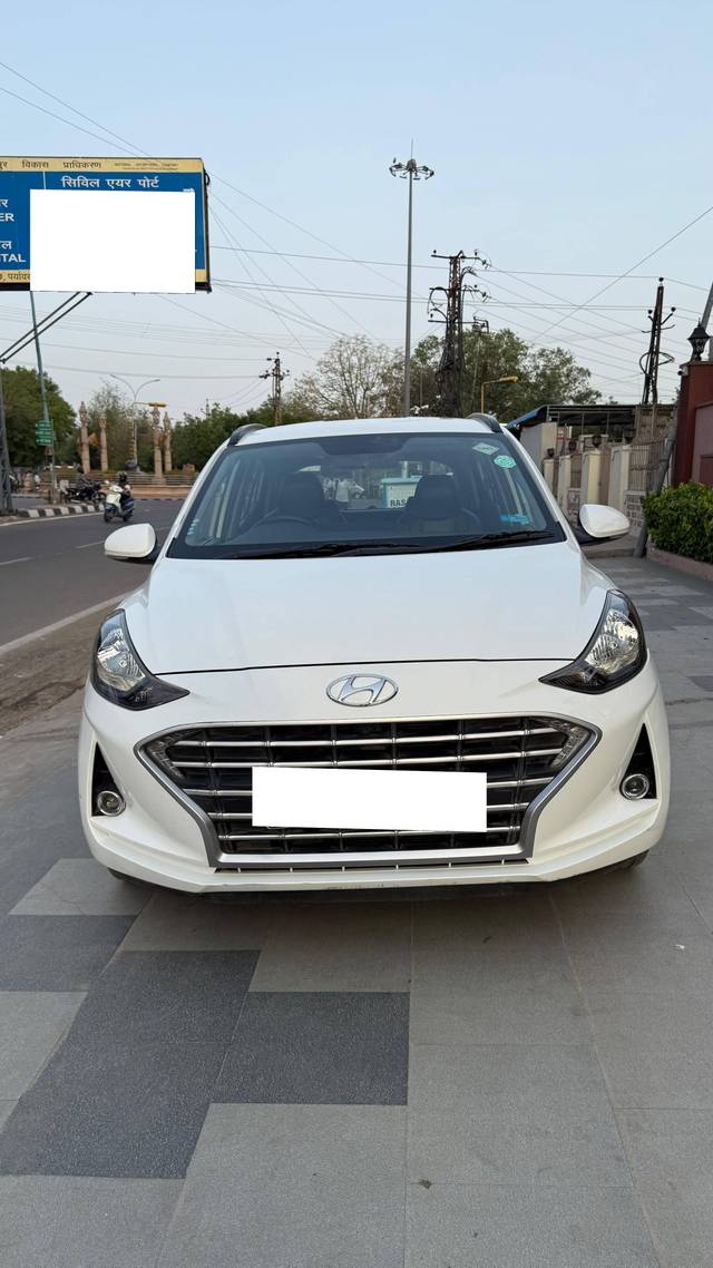 https://images10.gaadi.com/usedcar_image/4563271/original/processed_9f12e1ca7829c7a86dda31cc0b429458.jpg?imwidth=6402