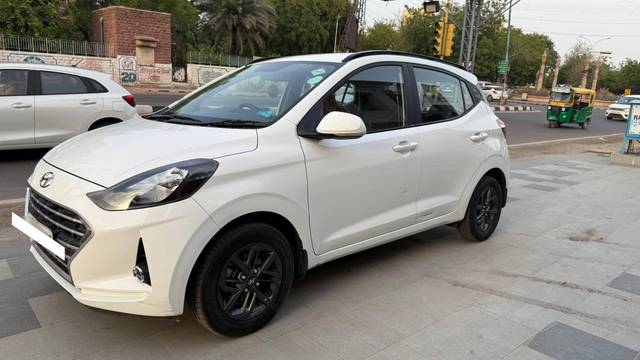 https://images10.gaadi.com/usedcar_image/4563271/original/processed_b2430293d5a06338619e534437054c66.jpg?imwidth=6400