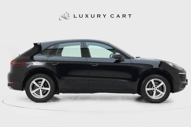 https://images10.gaadi.com/usedcar_image/4563272/original/processed_cafe4bce99e38518c2d909e71fb16b80.jpg?imwidth=6402