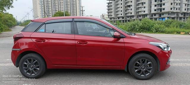 https://images10.gaadi.com/usedcar_image/4563281/original/processed_8ed6286e59c84057d9bff6272b147ffe.jpg?imwidth=6401