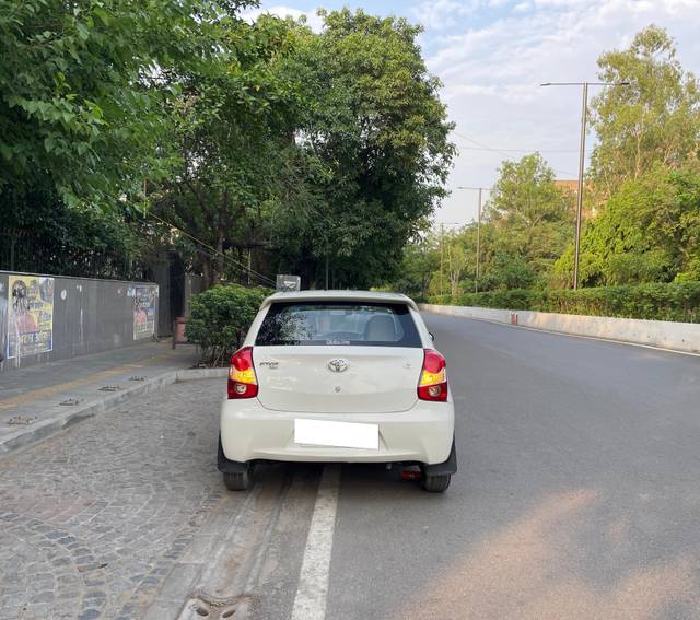 https://images10.gaadi.com/usedcar_image/4563288/original/processed_c1b197ee8062e266dff2200e5a917ffe.jpg?imwidth=6401