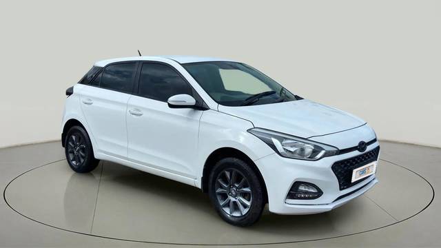 https://images10.gaadi.com/usedcar_image/4563309/original/0988bc3ba013e21e66b428142e294504.jpg?imwidth=6400