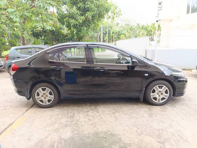 https://images10.gaadi.com/usedcar_image/4563319/original/processed_00babdd7b9e1b08bdee7c9680ffdfdf0.jpg?imwidth=6401