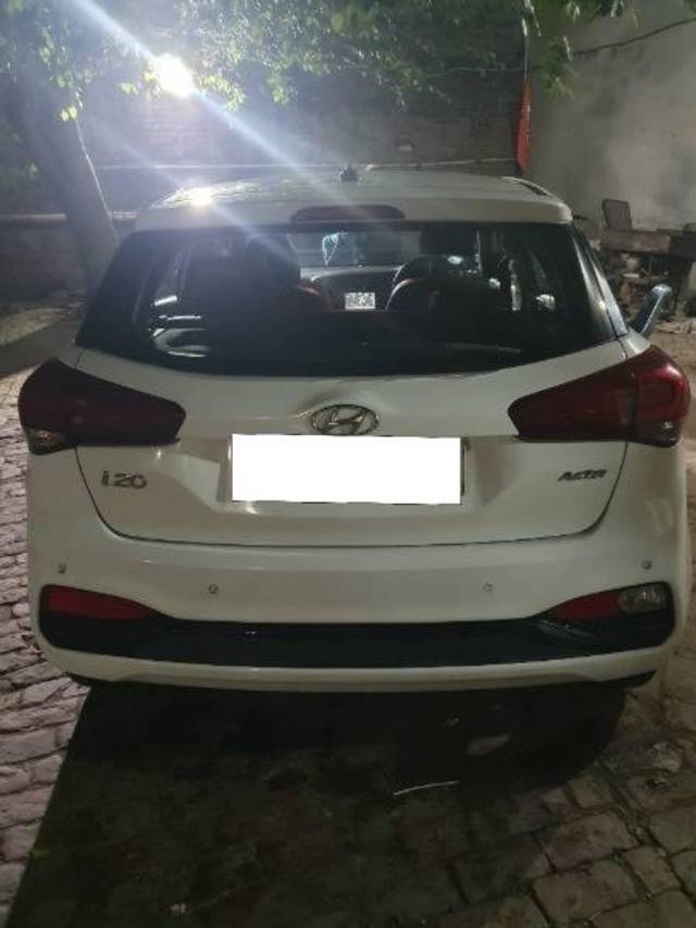 https://images10.gaadi.com/usedcar_image/4563380/original/processed_2957c014-0b81-41ef-b143-4ff678d199d3.jpg?imwidth=6402