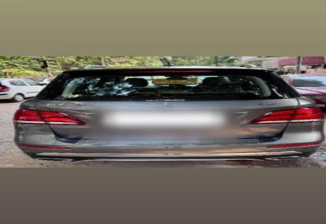 https://images10.gaadi.com/usedcar_image/4563389/original/5a5481f3-4ac2-4e9c-91f7-4ee4826486f5.?imwidth=6401