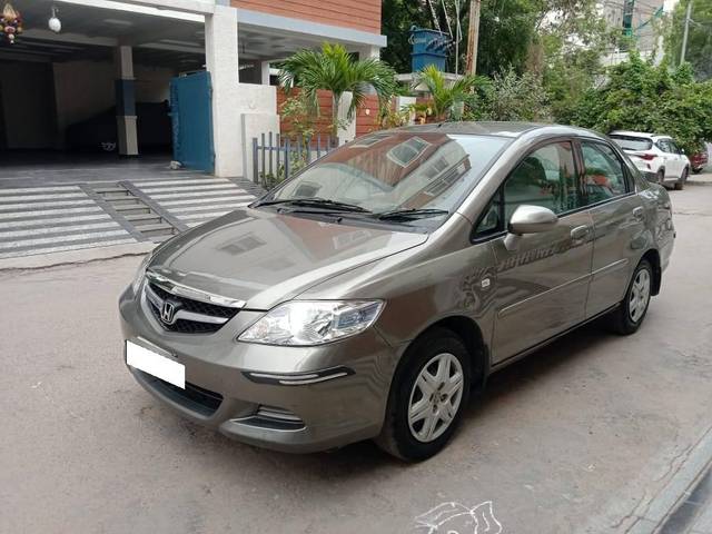 https://images10.gaadi.com/usedcar_image/4563392/original/processed_55573bc8209ef66ff270af13be89c975.jpg?imwidth=6400