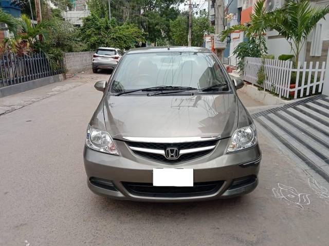 https://images10.gaadi.com/usedcar_image/4563392/original/processed_dbfcd90bee6ac78064ee675f380384b2.jpg?imwidth=6402