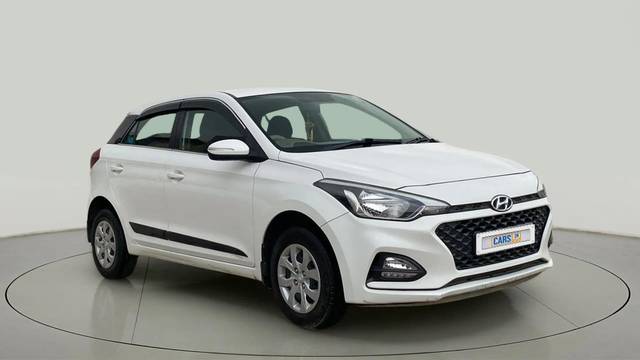 https://images10.gaadi.com/usedcar_image/4563396/original/9118ce66ce6b0ee6157472985d9a8b01.jpg?imwidth=6400