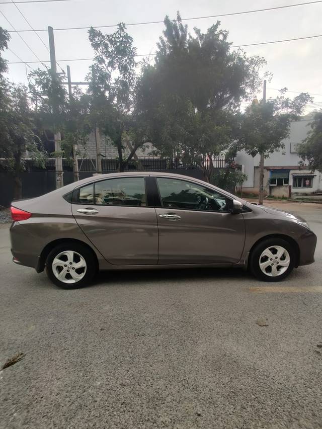 https://images10.gaadi.com/usedcar_image/4563486/original/22aa0662198615faa3a504a818fe2f64.jpg?imwidth=6401