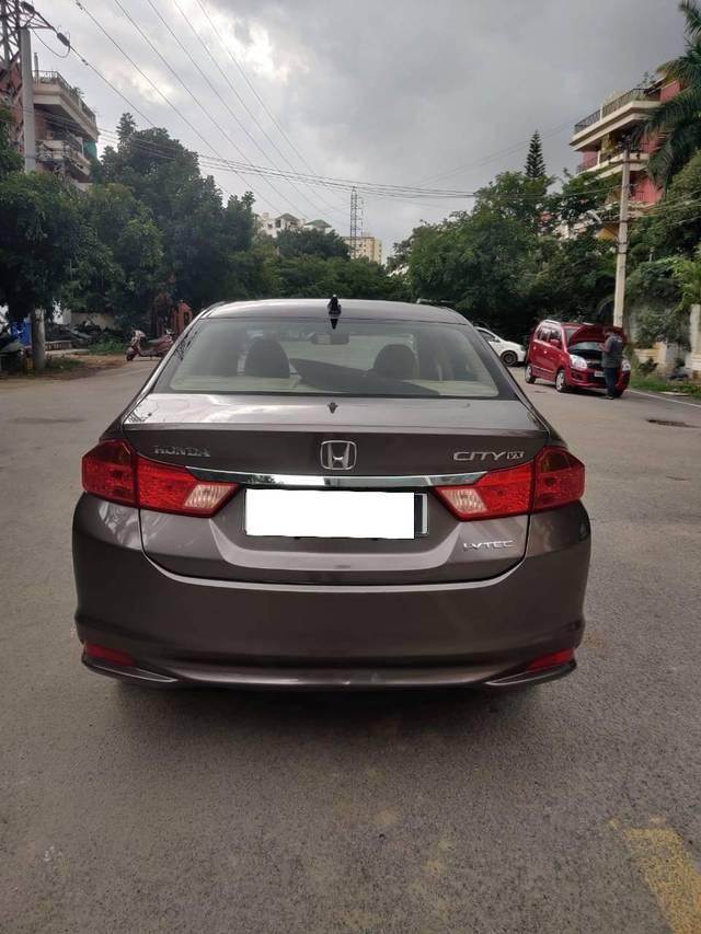 https://images10.gaadi.com/usedcar_image/4563486/original/processed_469b43c44d900bb44d6302f98af5608d.jpg?imwidth=6402