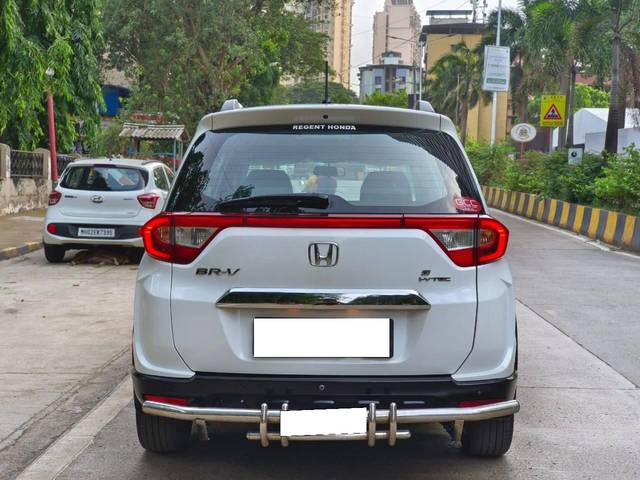 https://images10.gaadi.com/usedcar_image/4563487/original/processed_bcaaa77ad287cf8dad87fbb0b5119cb6.jpg?imwidth=6402