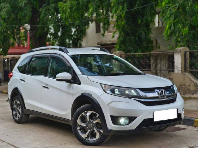 https://images10.gaadi.com/usedcar_image/4563487/original/processed_c8a1717fc58ab46ee954931dc84112e4.jpg?imwidth=6400