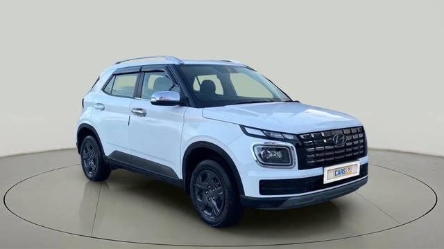 https://images10.gaadi.com/usedcar_image/4563557/original/bf5e04e486ff2e38a39d3df704972b1e.jpg?imwidth=6400