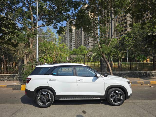 https://images10.gaadi.com/usedcar_image/4563576/original/processed_22c2dff147bc2b57276d35dff9eaf591.jpg?imwidth=6401