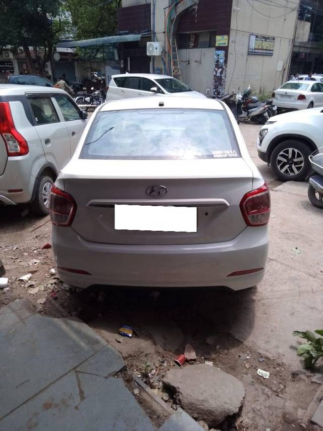 https://images10.gaadi.com/usedcar_image/4563584/original/processed_852cca3117fbe3dad08e86396cbaa1a7.jpg?imwidth=6401