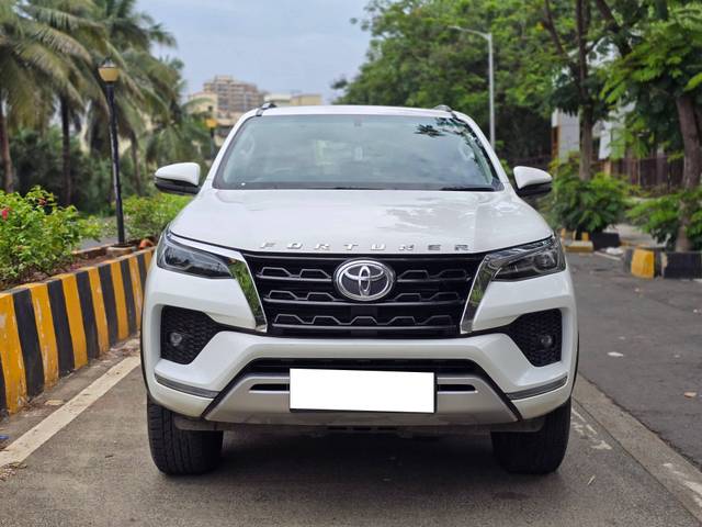 https://images10.gaadi.com/usedcar_image/4563639/original/processed_1106259d3cbd60e6254537ce1e952b6e.jpg?imwidth=6402