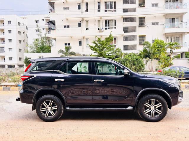https://images10.gaadi.com/usedcar_image/4563640/original/c3efbe69314f947d327c0fdf6f4a1ce3.jpg?imwidth=6401