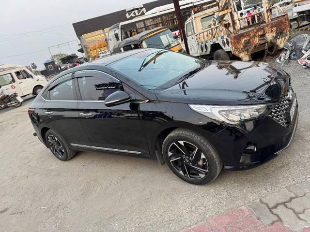 https://images10.gaadi.com/usedcar_image/4563646/original/processed_5af97184-7033-4518-9c87-7a980cebc829.jpg?imwidth=6400