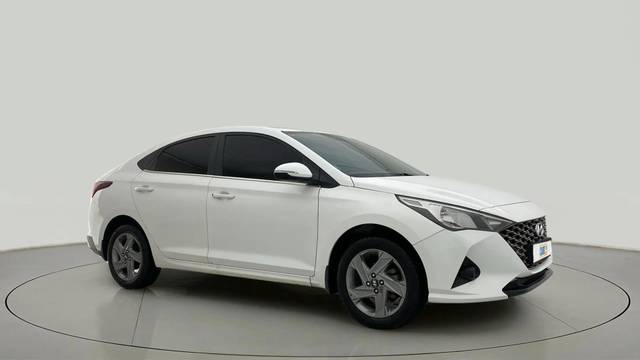 https://images10.gaadi.com/usedcar_image/4563647/original/3abec34eb11d8c8cd78644d641c5817a.jpg?imwidth=6400