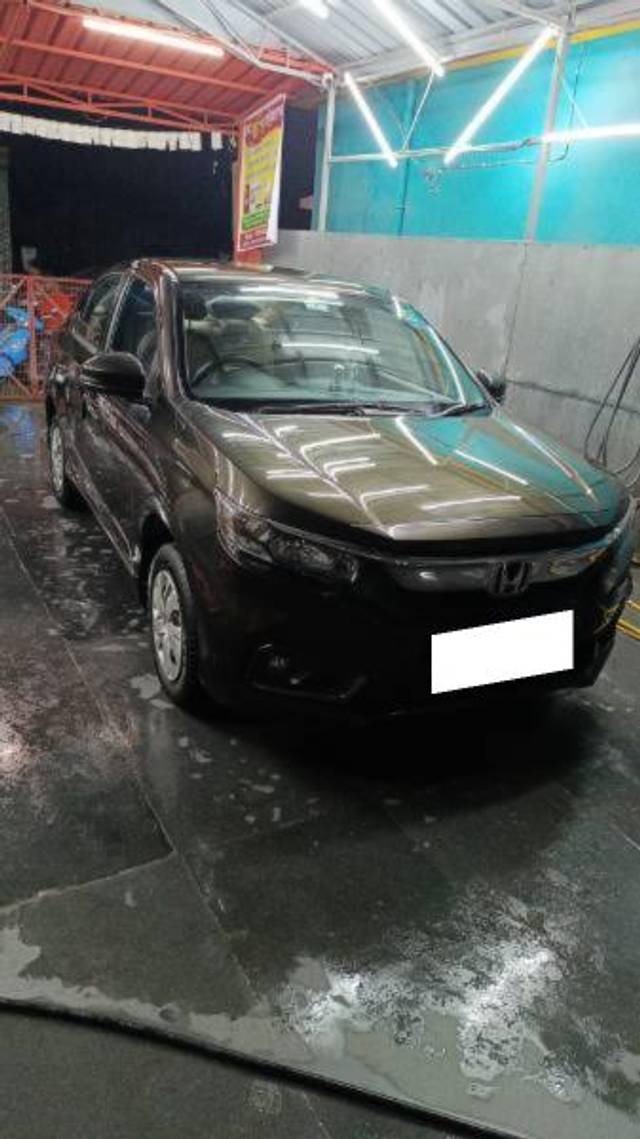 https://images10.gaadi.com/usedcar_image/4563650/original/processed_101d49d8-fd1b-40f4-9faf-ddfe47cd352e.jpg?imwidth=6400