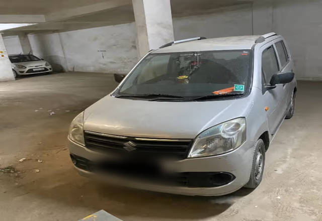 https://images10.gaadi.com/usedcar_image/4563661/original/0a2ef4b9-7474-4c87-a40f-1f39b295c3e8.?imwidth=6400