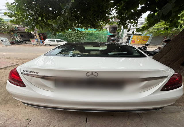 https://images10.gaadi.com/usedcar_image/4563671/original/7a6b64cb-bfb3-43df-96b5-af72c002390c.?imwidth=6401