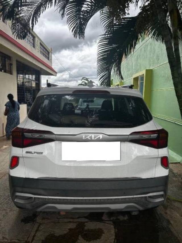 https://images10.gaadi.com/usedcar_image/4563726/original/processed_4e6b529a-016e-4f3d-a6bc-7eeb57f502c0.jpeg?imwidth=6402