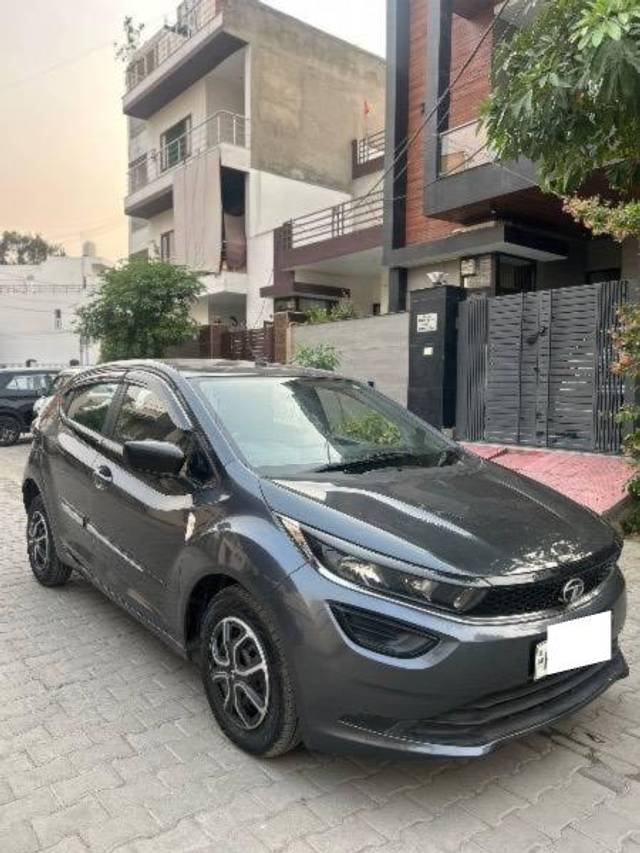https://images10.gaadi.com/usedcar_image/4563741/original/processed_c0030fcd-b73c-471b-b2df-6193750c126a.jpeg?imwidth=6400