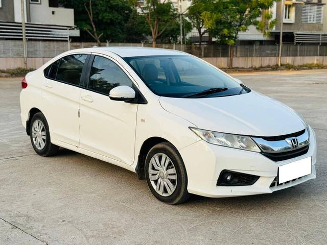 https://images10.gaadi.com/usedcar_image/4563812/original/processed_24a5fb6b85cc1e7e98eb193623545e42.jpg?imwidth=6400