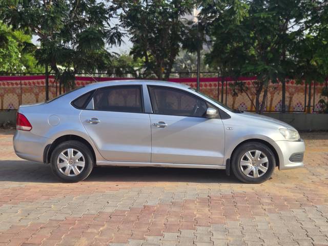 https://images10.gaadi.com/usedcar_image/4563815/original/bc5fe61a725e1f614e68e026b4ef1aab.jpg?imwidth=6401