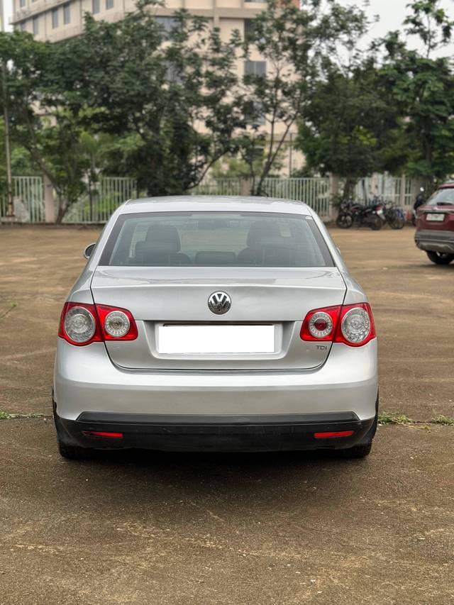 https://images10.gaadi.com/usedcar_image/4563822/original/processed_561ac4889bfa5cc8bcc3c9360bf19096.jpg?imwidth=6402