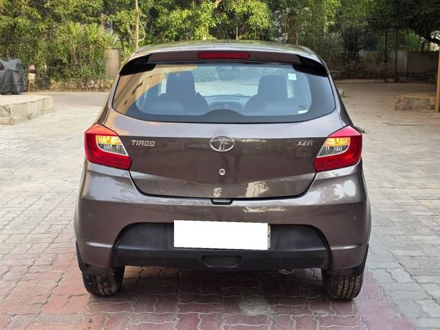 https://images10.gaadi.com/usedcar_image/4563851/original/processed_70bde8a93cd2bd231aaf53d7f582bc9e.jpg?imwidth=6402