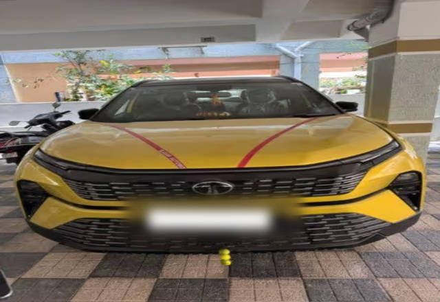https://images10.gaadi.com/usedcar_image/4563888/original/f3ef731d-35b6-49f7-b3e0-32d88a28eceb.?imwidth=6400