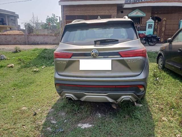 https://images10.gaadi.com/usedcar_image/4563916/original/processed_1d8d23e2-69b0-47ad-a8a8-96399f576b65.jpg?imwidth=6401