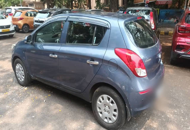 https://images10.gaadi.com/usedcar_image/4564098/original/b4f9417b-d48d-4152-a99e-dbcfc5b182fb.?imwidth=6400