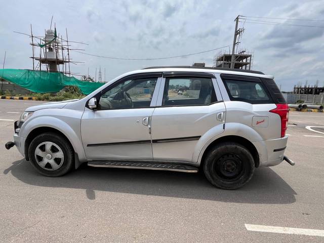 https://images10.gaadi.com/usedcar_image/4564108/original/processed_1bde3c8312c5558bebc2d4c0a7e5d661.jpg?imwidth=6402