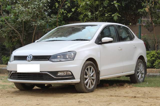 https://images10.gaadi.com/usedcar_image/4564123/original/processed_3add30ce09a7e22f720072b61d99d584.jpg?imwidth=6402