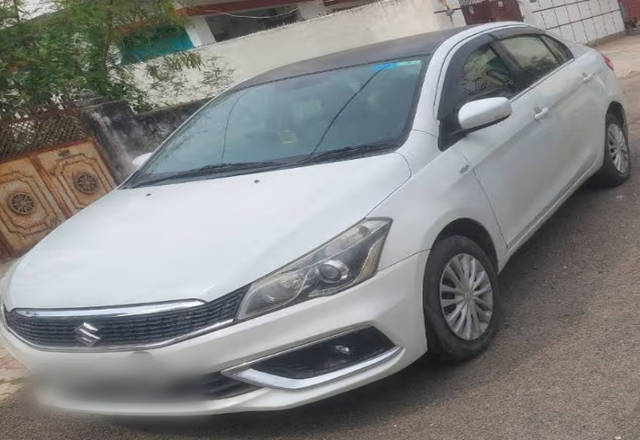 https://images10.gaadi.com/usedcar_image/4564127/original/17b344f7-5cd7-492e-8e4d-dfdf5ad0b621.?imwidth=6402