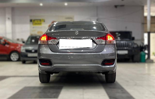 https://images10.gaadi.com/usedcar_image/4564147/original/processed_b5e56267b5f24ea27e2a0fb5d60af62c.jpg?imwidth=6401