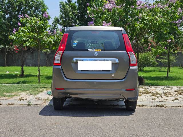 https://images10.gaadi.com/usedcar_image/4564155/original/processed_17ea9da0ad6ae881aa7ee937059e9527.jpg?imwidth=6402