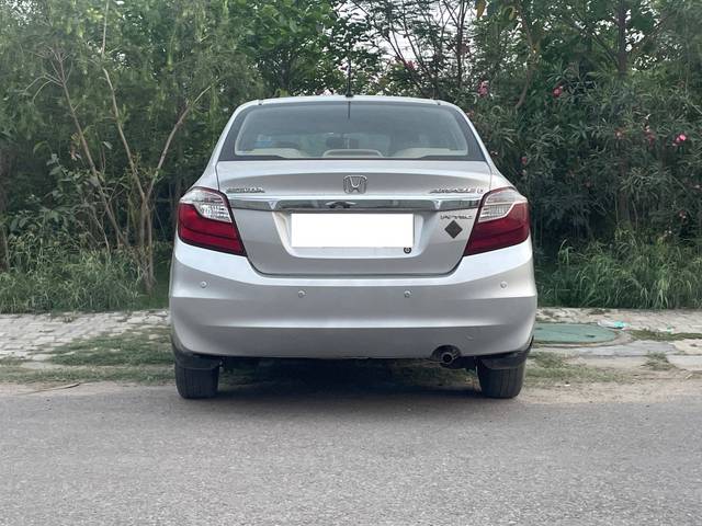 https://images10.gaadi.com/usedcar_image/4564156/original/processed_11f615ce48fd35f05e227f6e8ab00b5d.jpg?imwidth=6401