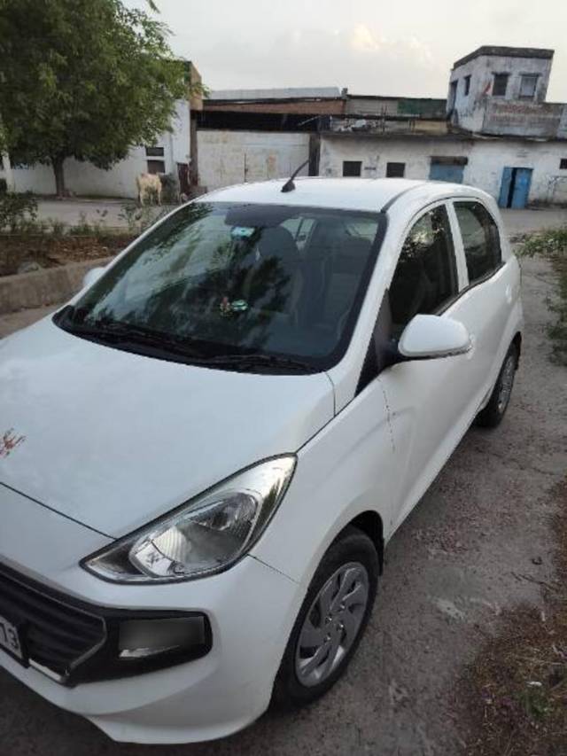 https://images10.gaadi.com/usedcar_image/4564167/original/processed_f6486b6b-835e-4387-a047-27831ca851d6.jpg?imwidth=6401