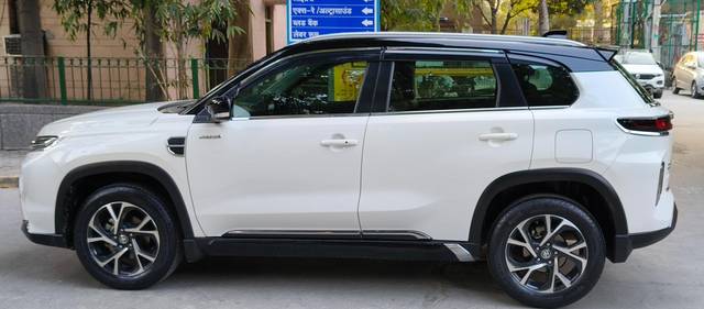 https://images10.gaadi.com/usedcar_image/4564194/original/processed_ce80f90de8f4573f7cd0a93fc63eecbe.jpeg?imwidth=6402