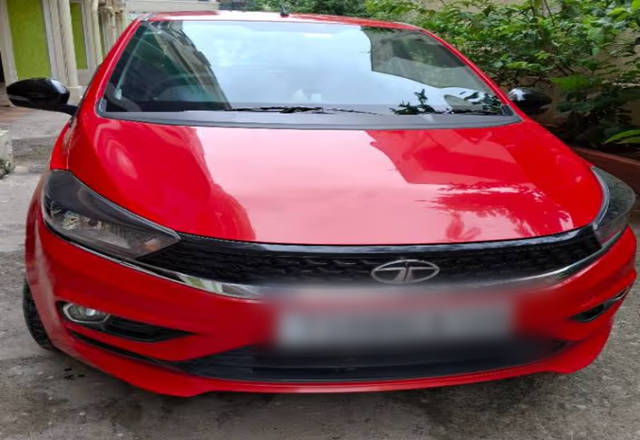 https://images10.gaadi.com/usedcar_image/4564199/original/928cd509-3a60-43fa-a9b6-3d5268fe5c4f.?imwidth=6400