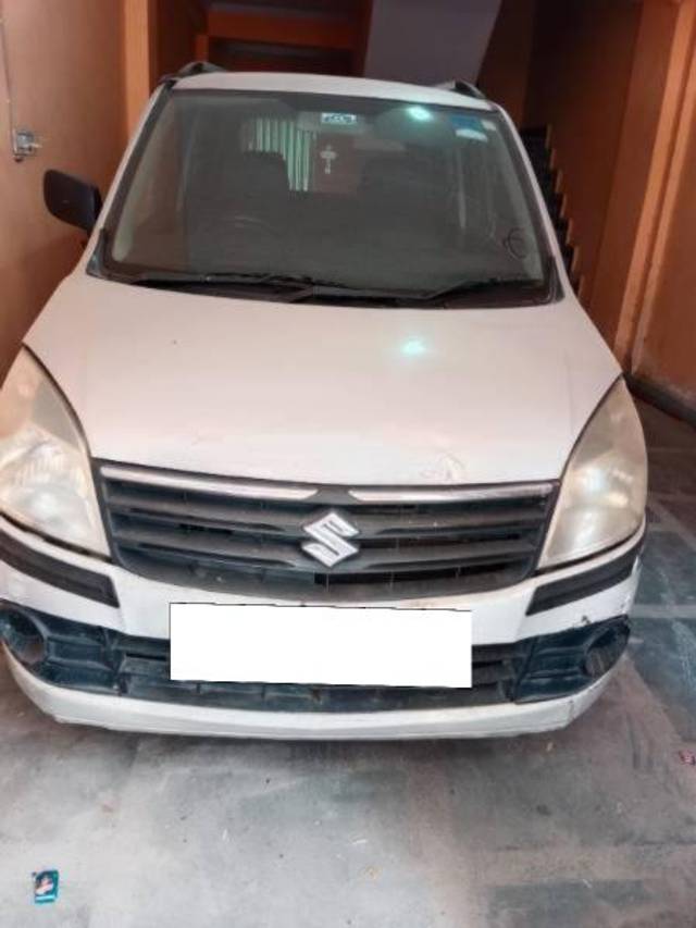 https://images10.gaadi.com/usedcar_image/4564208/original/processed_3d748cbc-03b9-4b2c-a813-6cb402a24877.jpeg?imwidth=6400
