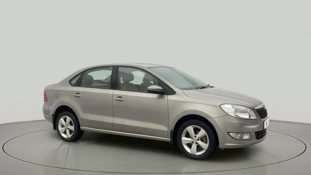 https://images10.gaadi.com/usedcar_image/4564211/original/6e1df85240a37b67d1ca8dd01cba2cd7.jpg?imwidth=6400