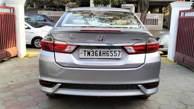 https://images10.gaadi.com/usedcar_image/4564256/original/processed_28686ac2d210663bb876d4d952dd8205.jpg?imwidth=6402
