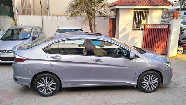 https://images10.gaadi.com/usedcar_image/4564256/original/processed_686c1437338c38814c2d3b9e6f0db8c3.jpg?imwidth=6401